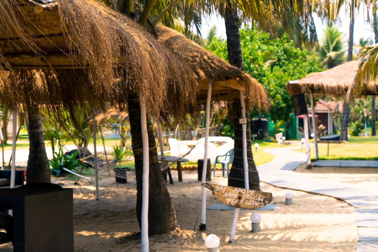 Village Susegat Beach Resort Morjim Dış mekan fotoğraf