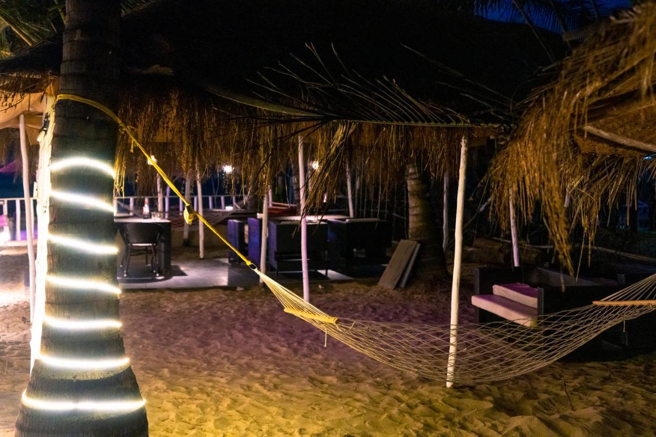 Village Susegat Beach Resort Morjim Dış mekan fotoğraf