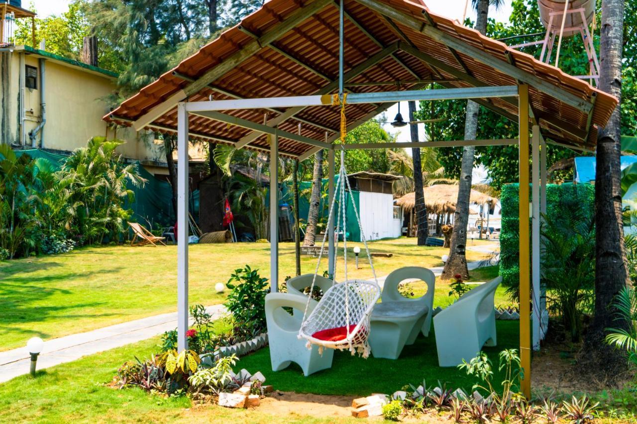 Village Susegat Beach Resort Morjim Dış mekan fotoğraf