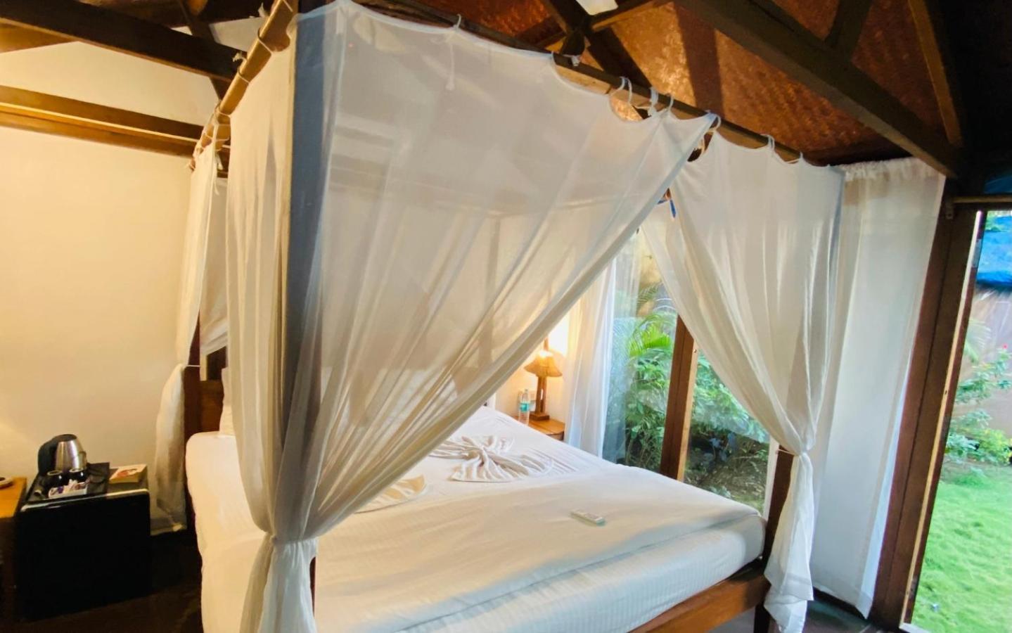 Village Susegat Beach Resort Morjim Dış mekan fotoğraf