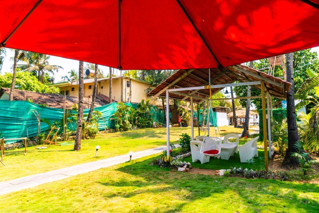 Village Susegat Beach Resort Morjim Dış mekan fotoğraf