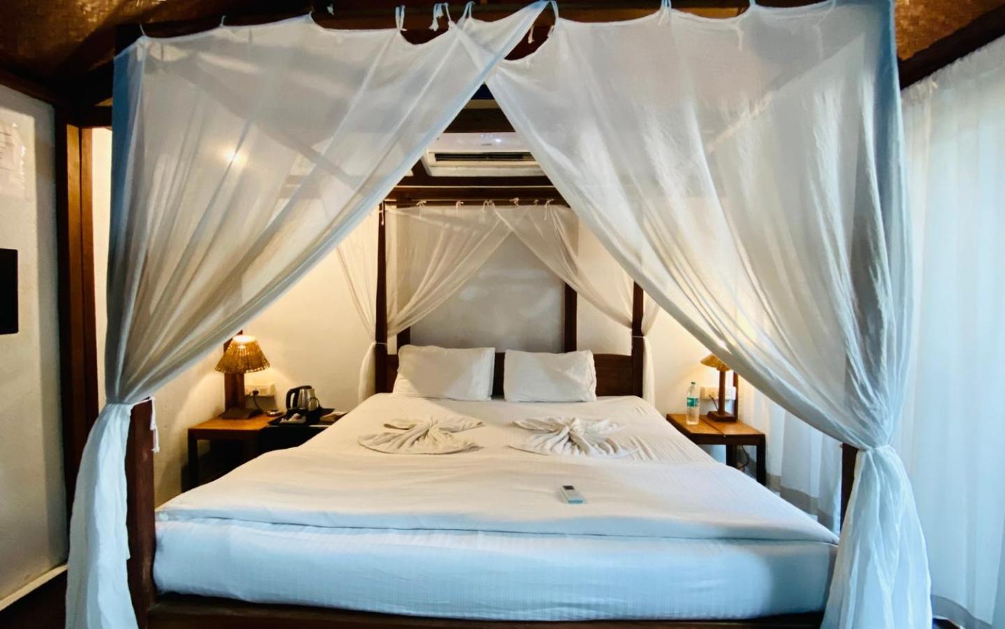 Village Susegat Beach Resort Morjim Dış mekan fotoğraf