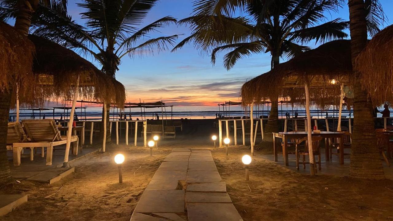 Village Susegat Beach Resort Morjim Dış mekan fotoğraf